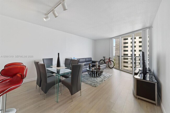 Foto del edificio - 335 S Biscayne Blvd