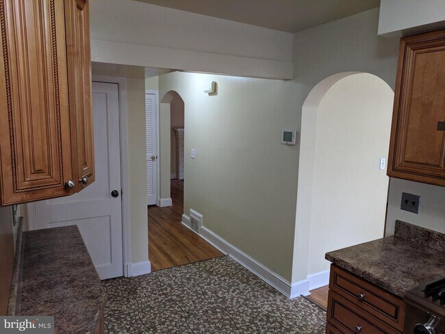 Building Photo - 9408 Flower Ave