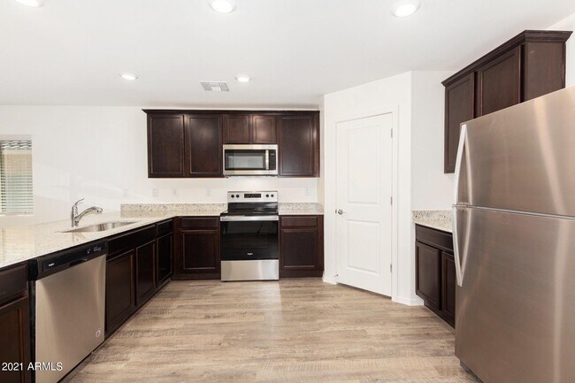 Building Photo - 537 W Pintail Dr