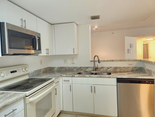 Foto del edificio - 8875 Okeechobee Blvd