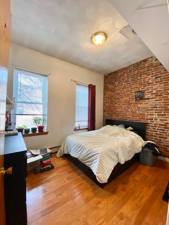 Building Photo - 71 Windsor St