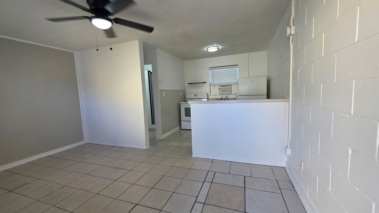 Building Photo - Studio Apartment