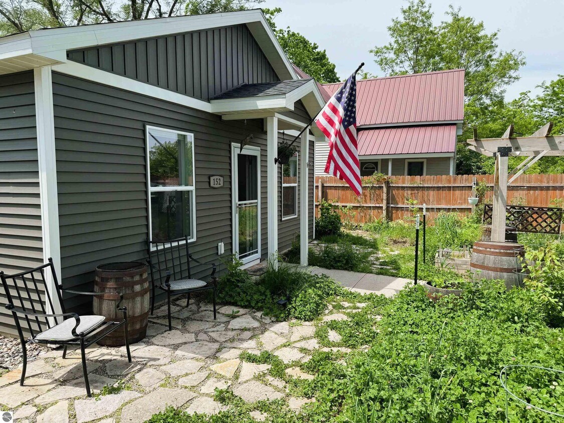 Primary Photo - 152 E Fourteenth St