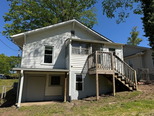 Building Photo - 1421 N Hamilton St
