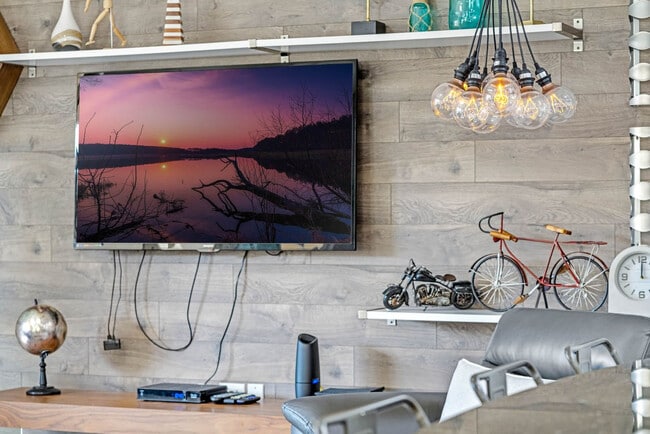 Building Photo - 9037 Rhodes St