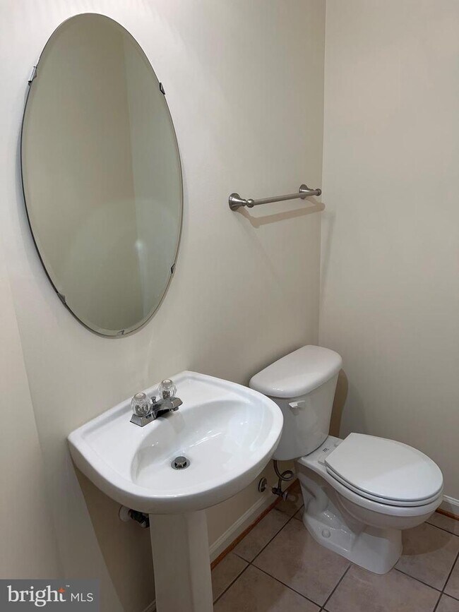 Foto del edificio - 2706 Manhattan Pl