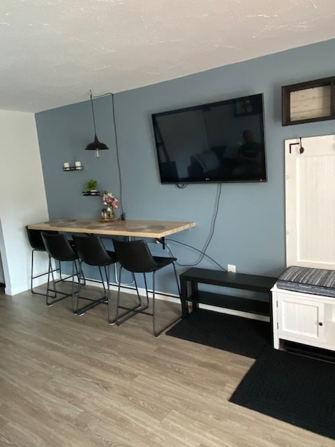 Eat at bar or workspace - 802 Cocheco Ct