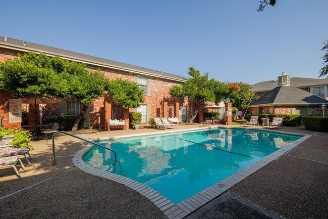 Foto del edificio - 7920 Rockwood Ln
