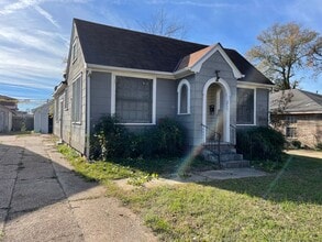 Building Photo - 2727 Judson St