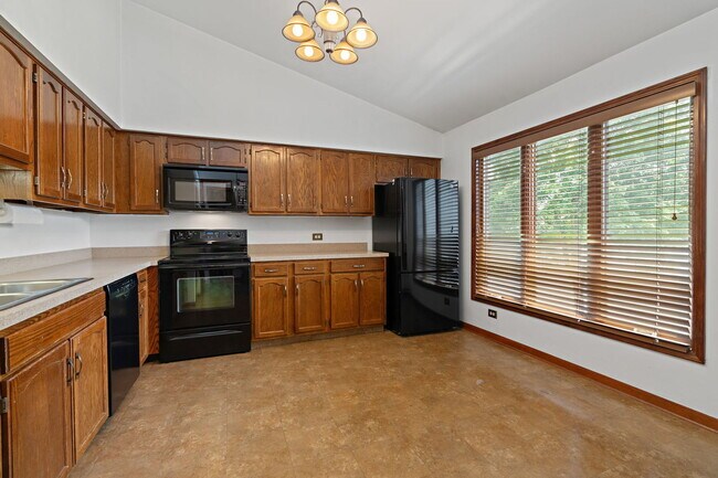 Building Photo - 726 Ascot Ct