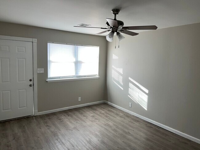 Building Photo - 205 South 189th East Ave Tulsa OK 74108