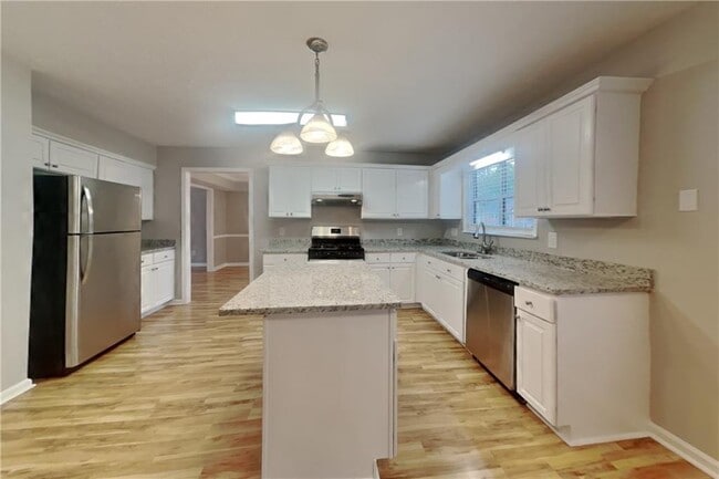 Building Photo - 2455 Compton Pl