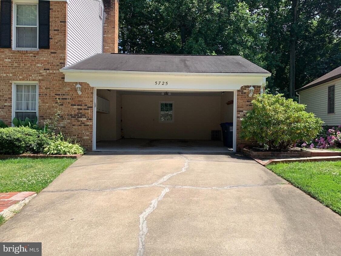 5725 Wooden Hawk Ln, Burke, VA 22015 House for Rent in Burke, VA