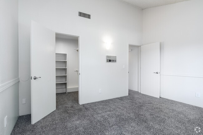 2BR, 1BA - 978SF - Bedroom - Standard Raintree
