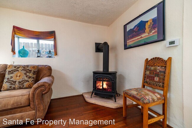 Building Photo - 1 br, 1 bath House - 124 B Elena Street