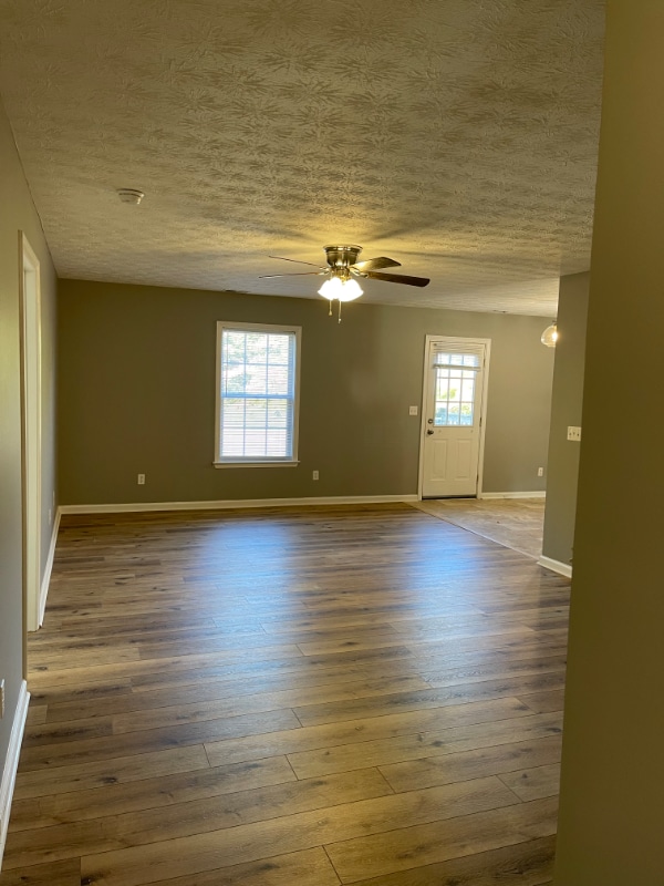 Building Photo - 160 Red Hawk Dr