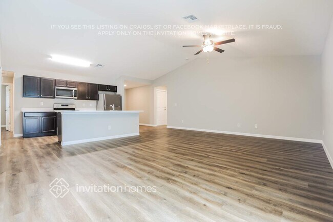 Building Photo - 23165 Lindale Ave