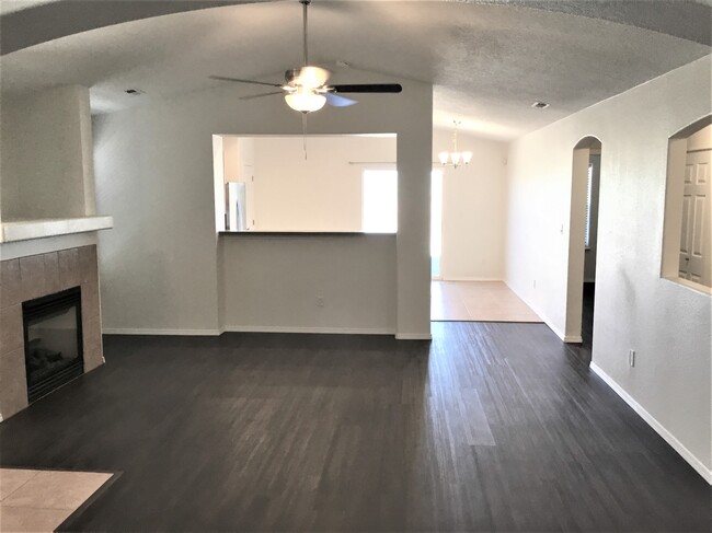 Building Photo - 9605 Mogollon Dr NW