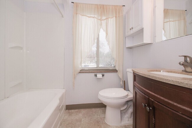 Foto del edificio - 4352 W 222nd St