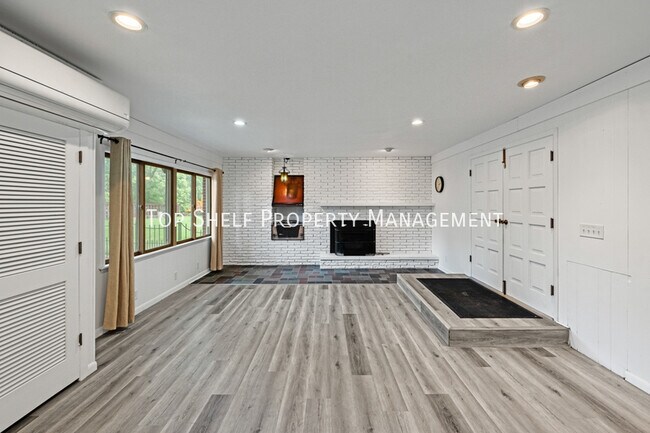 Foto del edificio - 3951 E 38th St