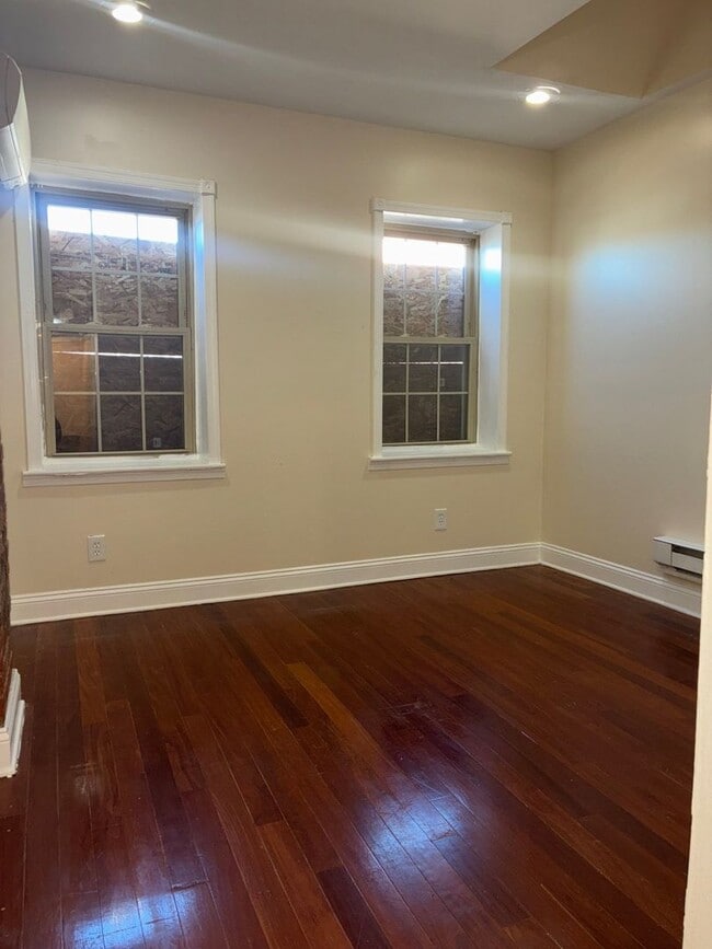 Building Photo - 513 Callender St