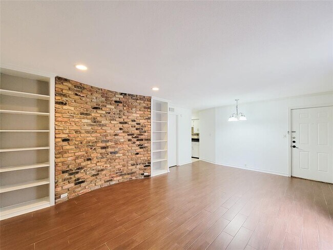 Building Photo - 5855 Inwood Dr
