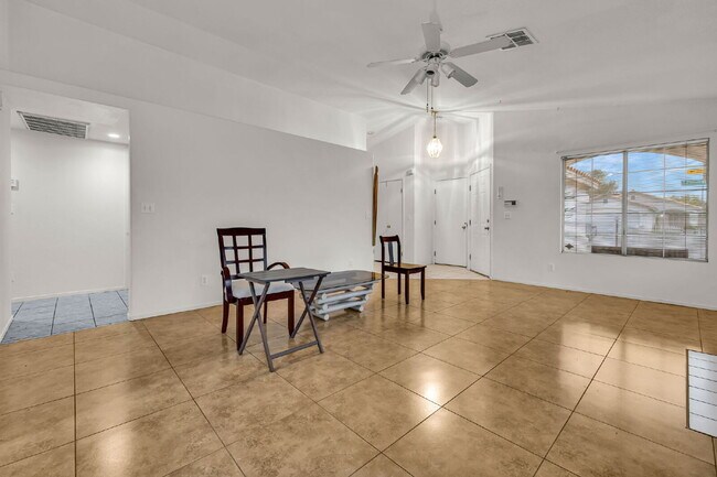Foto del edificio - Single Story 3 bedroom 2 bath Near Alta and Durango Close to Summerlin