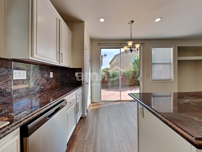 Foto del edificio - 6333 W Silver Ribbon Ct