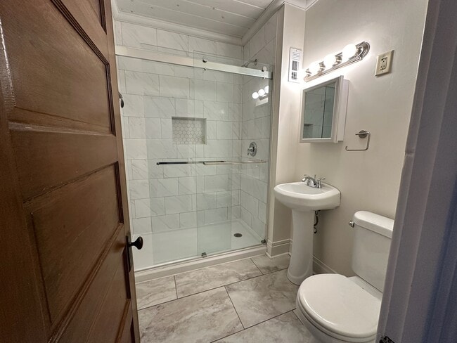 Bathroom - 118 Forest Hill Dr