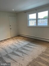 Building Photo - 1 E Rodgers St