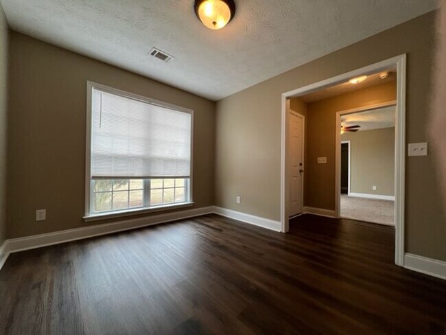 Foto del edificio - 4 Bedroom, 2 Bath Home in Lee County!