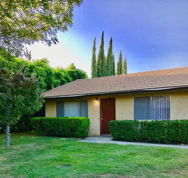 Building Photo - 8454 Almond Ave