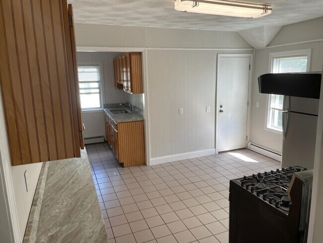 Building Photo - 69 Daniels St