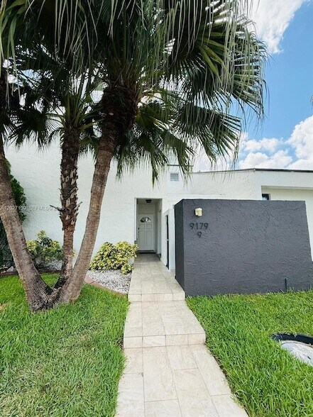 Foto del edificio - 9179 Fontainebleau Blvd
