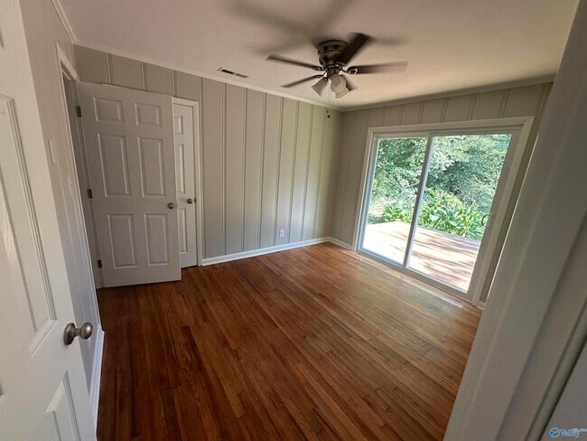 Building Photo - 2007 College St SE