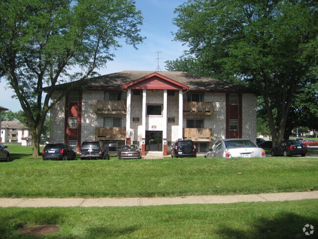 Building Photo - Crest Manor