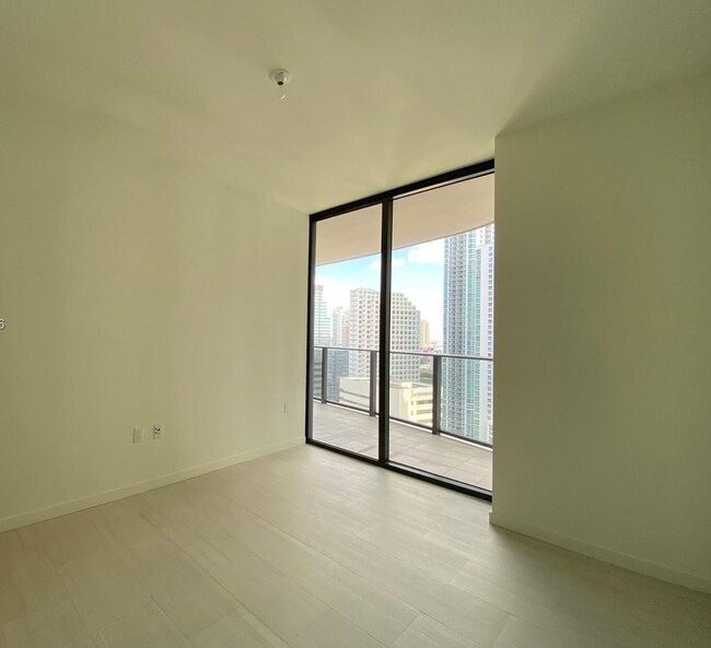 Building Photo - 1000 Brickell Plz