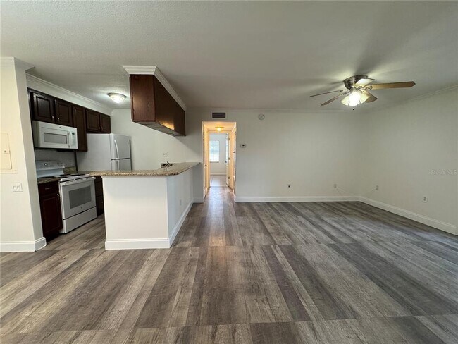 Building Photo - 5306 W Kennedy Blvd