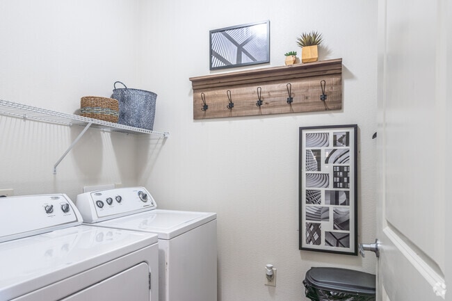 1BR, 1BA - 640SF - REGARD AT MED CENTER