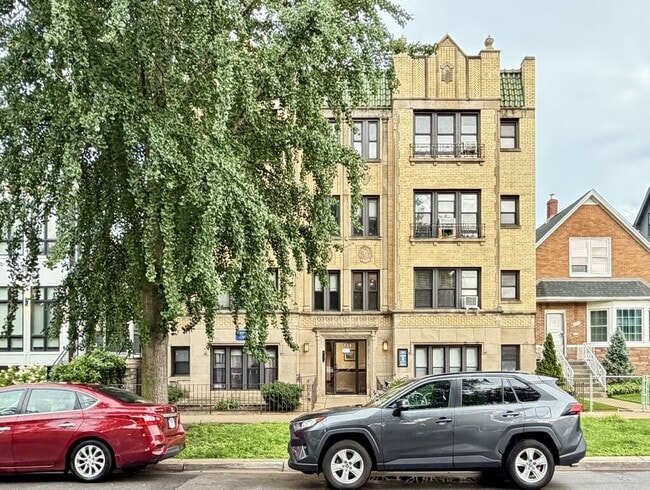 Building Photo - 4707 N Hermitage Ave
