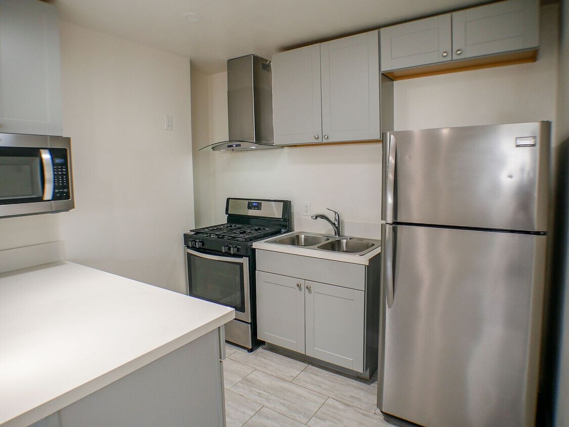 Primary Photo - 1404-1406 Gowin St
