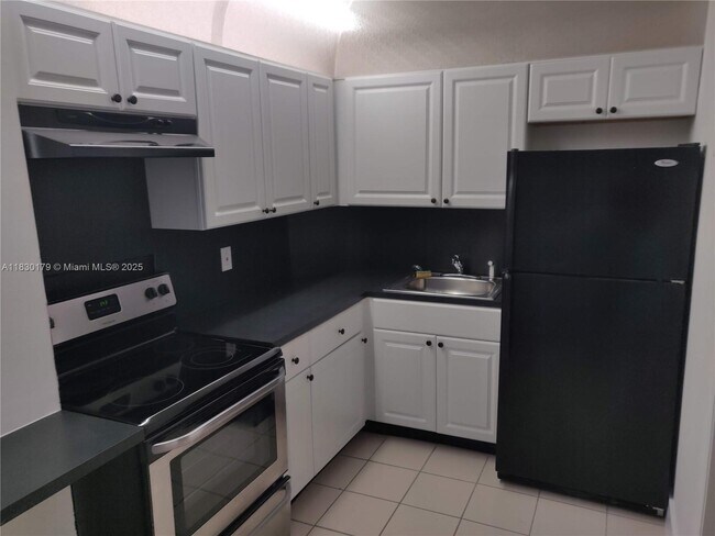 Foto del edificio - 2424 SE 17th St