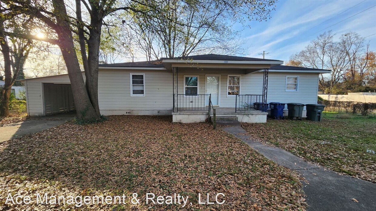 3 br, 1.5 bath House 3300 Clopton St SW House Rental in Huntsville