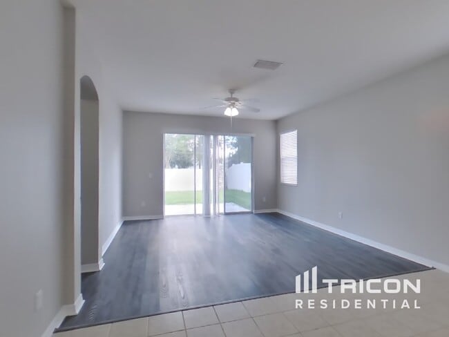 Building Photo - 11256 Creek Haven Dr