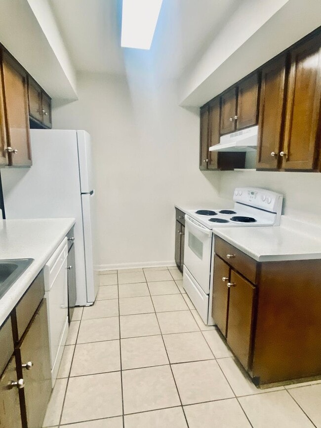 Building Photo - Duplex Homes 3/2/2