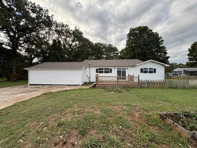 Foto del edificio - 1313 Liberty Rd