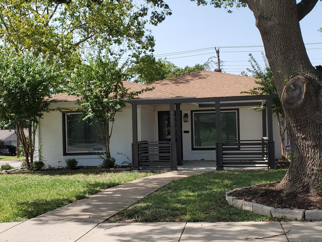 Primary Photo - 4601 Birchman Ave
