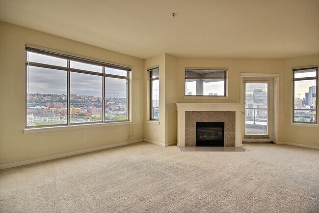 Building Photo - 1000 Aurora Ave N