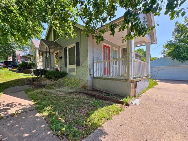 Building Photo - BEAUTIFUL HOME IN INDEPENDENCE!!