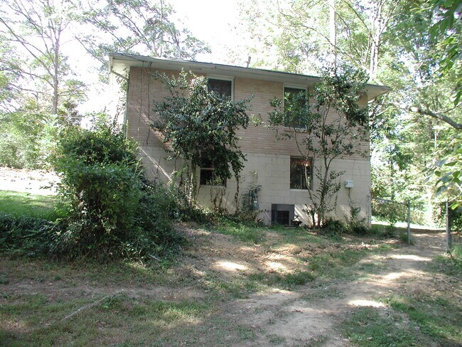 Building Photo - 2693 Valvedere Dr NE